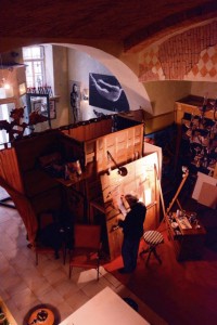Mauro Martoriati nel suo studio a Trieste, foto fornita da Marianna Accerboni