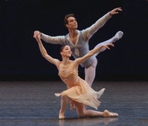 TschaikovskyPasdeDeux.Bouder-Garcia, foto fornita dal Teatro Stabile del Friuli Venezia Giulia