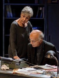 Enigma nella foto Ottavia Piccolo e Silvano Piccardi. foto di L.De Frenza, foto fornita dal Teatro Stabile del Friuli Venezia Giulia